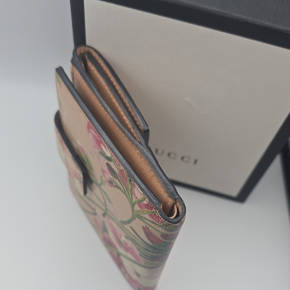 Gucci Elegant Bloom Pink Floral Women's Bi-fold Wallet (EUC)(BOX)(COA)✨️💖✨️ - Picture 4 of 16